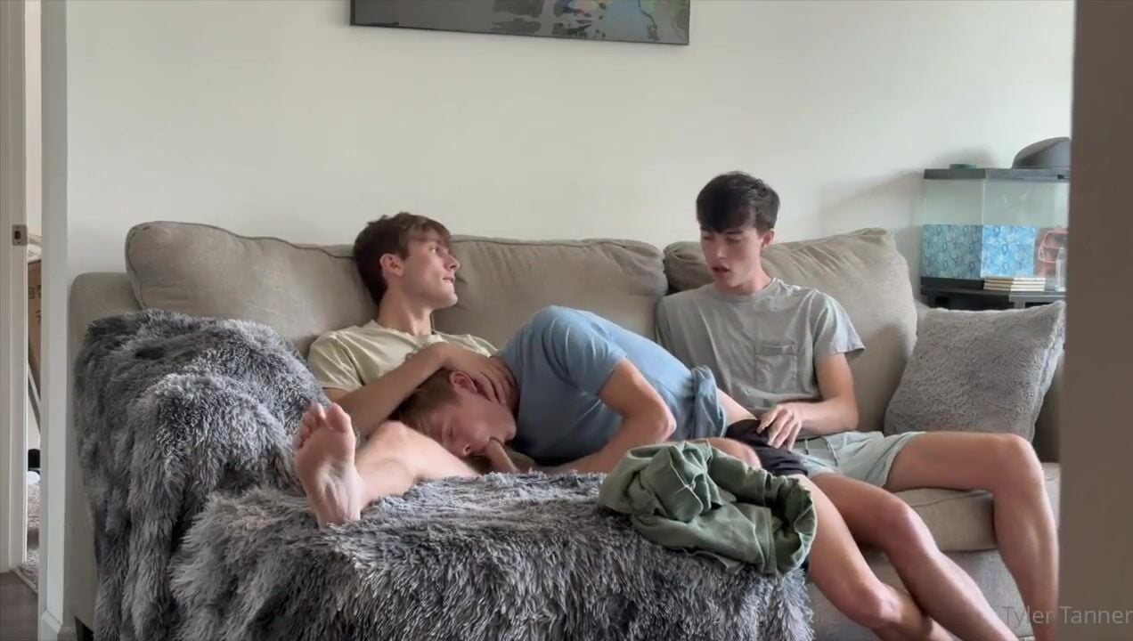 Couch threesome fucking hot boy gay porn videos | GayBoysTube