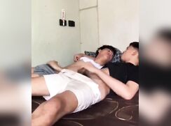 TWO STR8 BESTFRIENDS MASTURBATE TOGETHER