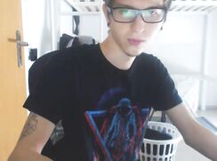 NERD TATTOOED BOY ON CAM